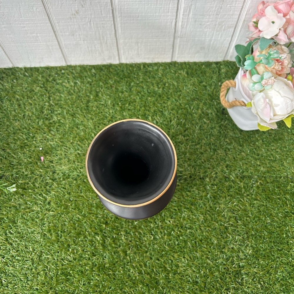 JONATHAN ADLER
MALACHITE BLACK & GOLD FUTURA VASE BLACK AND GOLD VASE
$250 NEW - Picture 6 of 16